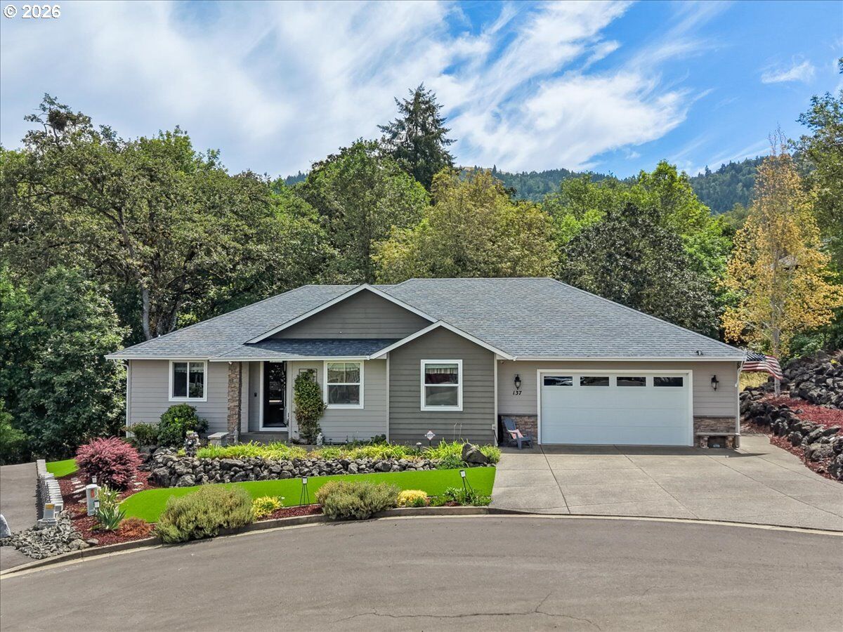 Property Photo:  137 Jacks Ct  OR 97495 
