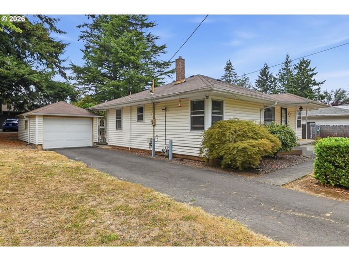 Property Photo: 923 NE 155th Ave OR 97230