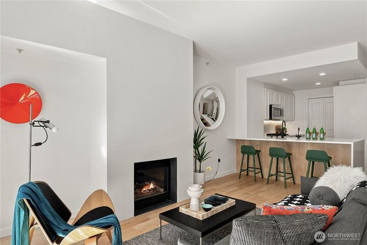 Property Photo:  2607  Western Avenue 302  WA 98121 