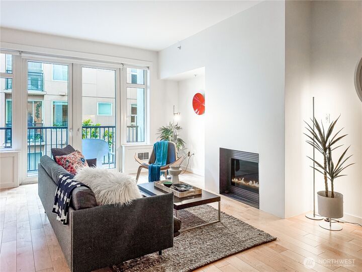 Property Photo:  2607  Western Avenue 302  WA 98121 