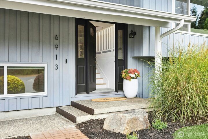Property Photo:  6913  125th Avenue SE  WA 98056 