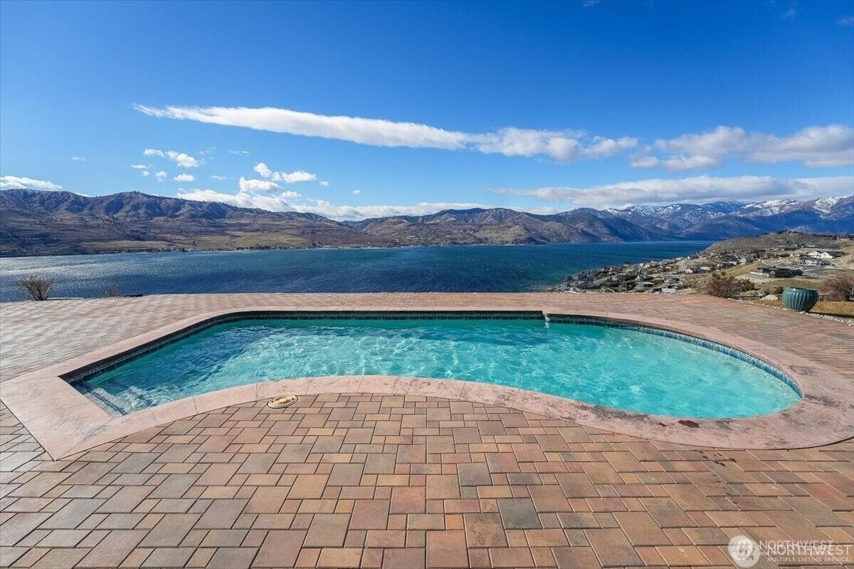 Property Photo:  333  Highpoint Place  WA 98816 