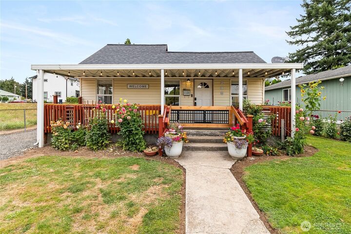 Property Photo:  610  Strandell St.  WA 98247 