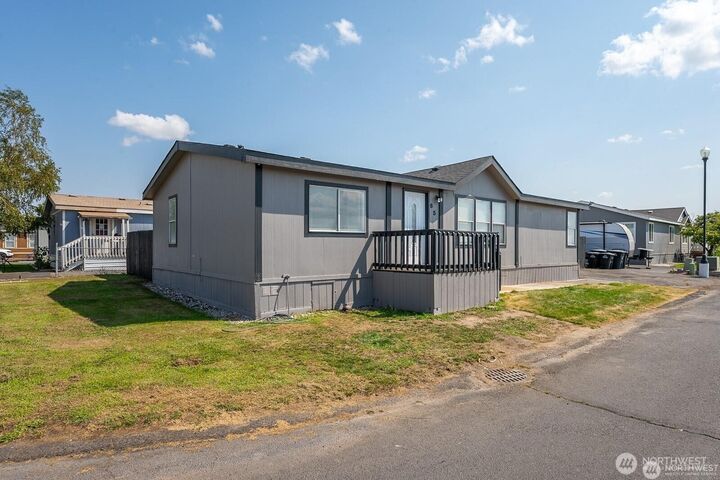 Property Photo: 4000 NE Longview Street 65 WA 98837