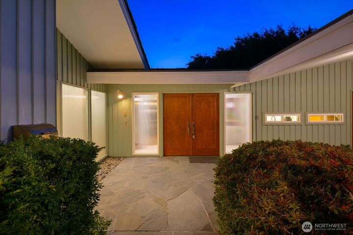 Property Photo:  3051  44th Avenue W  WA 98199 