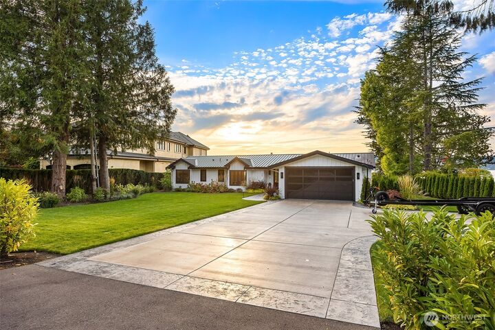 Property Photo: 247 E Lake Sammamish Parkway SE WA 98074