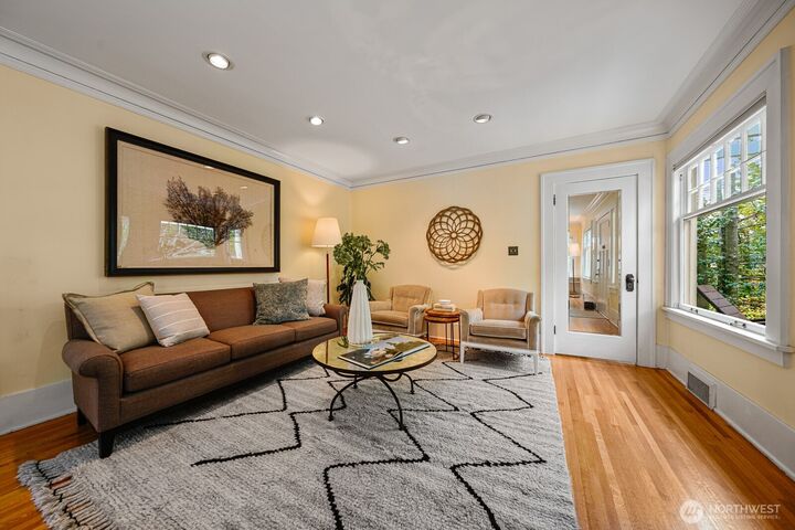 Property Photo: 1019 NE 62nd Street WA 98115