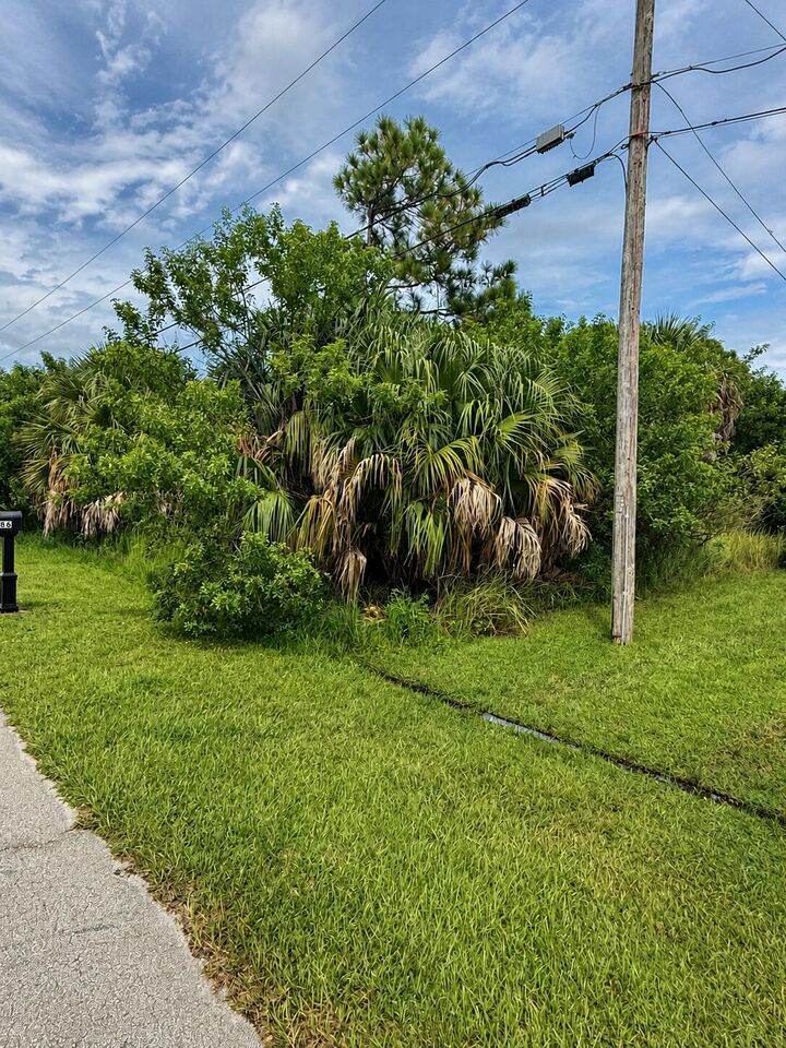 Property Photo:  2185 SW Imperial Street  FL 34987 