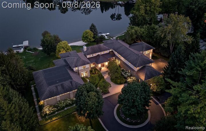 Property Photo:  4969 Elmgate Drive  MI 48324 