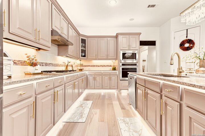 Property Photo:  2735 Wonderview Dr  TX 78230 