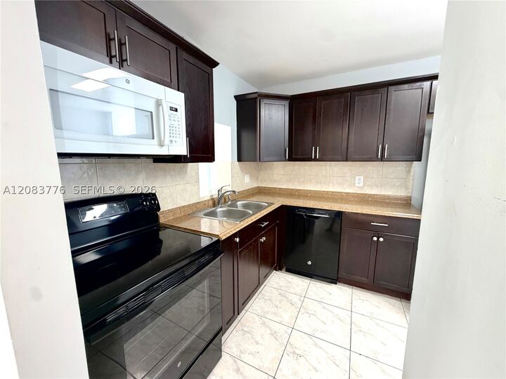 Property Photo: 3660 NE 166th St 615 FL 33160