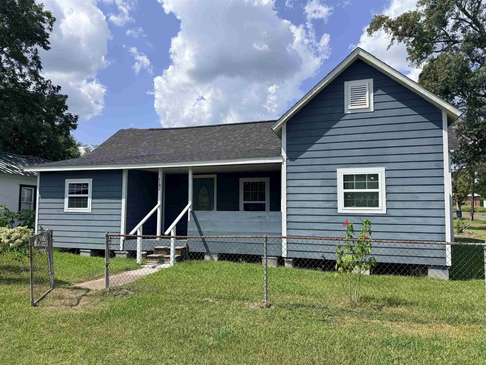 Property Photo:  2102 Crabtree  TX 77630 