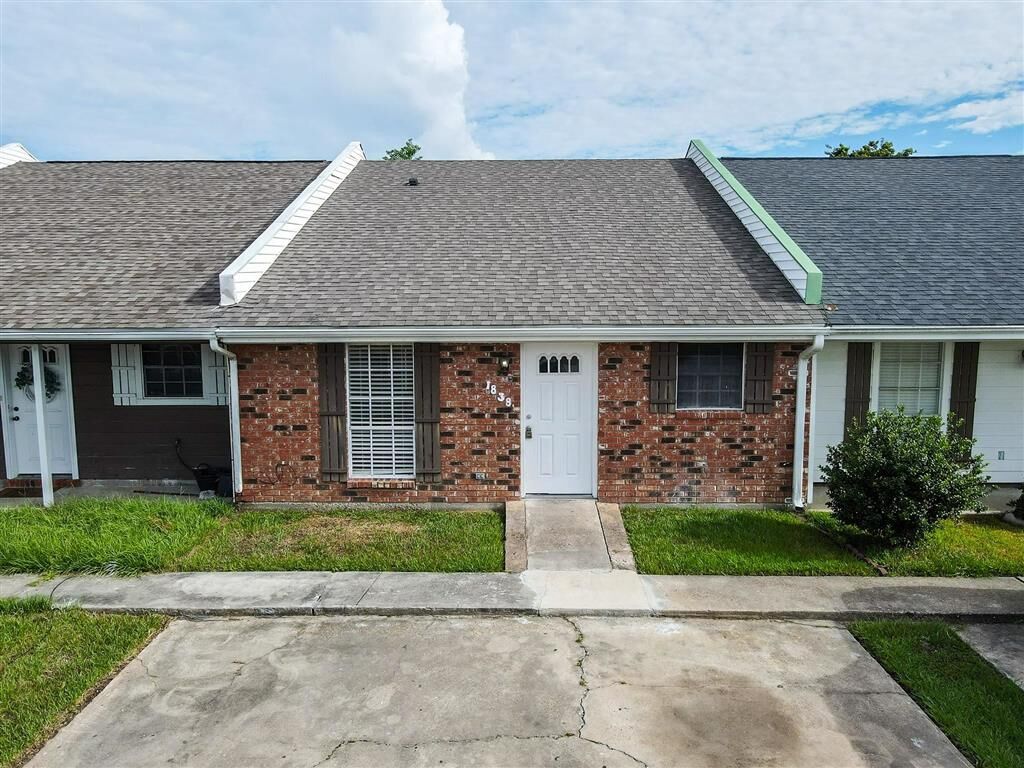Property Photo:  1838 N Tallowood Drive N  LA 70605 