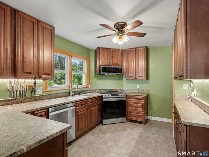 Property Photo: 17 North Forest Circle CT 06516