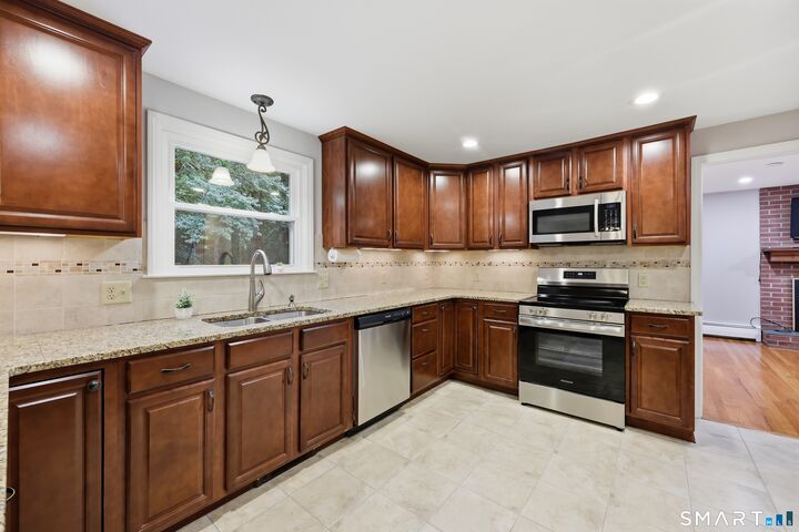 Property Photo:  208 Wood Pond Road  CT 06033 