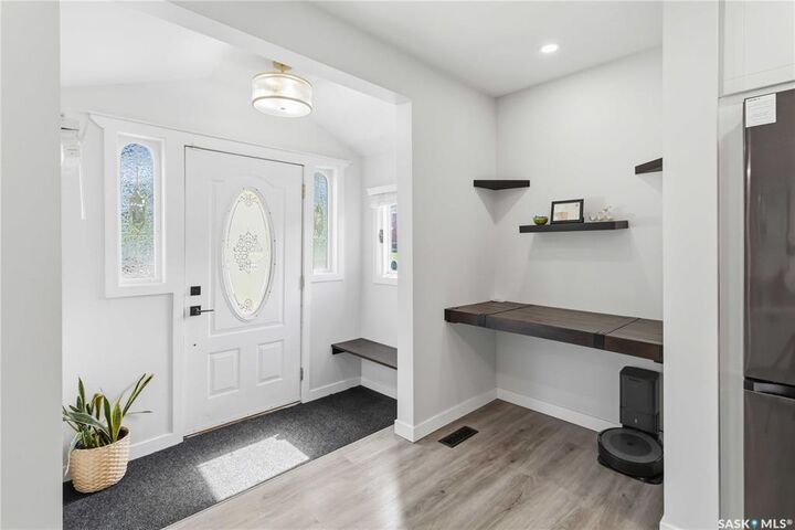 Property Photo:  639 L Avenue S  SK S7M 2H6 
