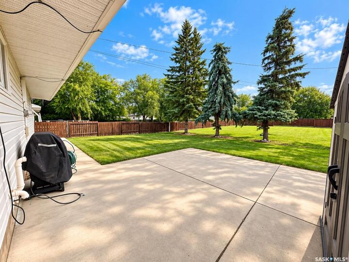Property Photo:  206 1st Street  SK S0K 1E0 