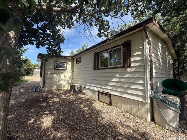 Property Photo:  318 6th Avenue SW  SK S0L 1A0 