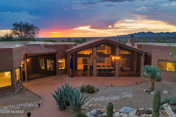 Property Photo:  1060 E Canada Vista Place  AZ 85704 