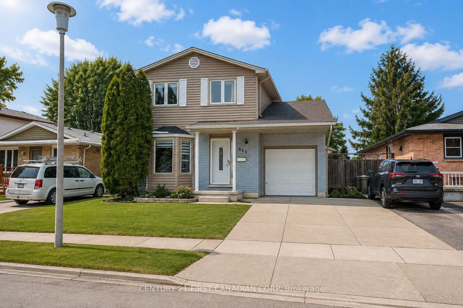 Property Photo: 345 Banbury Crescent ON N5Z 4V1