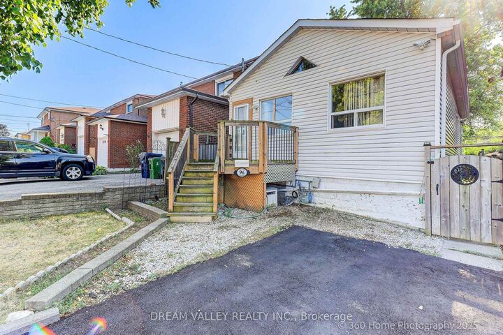 Property Photo:  96 Laurel Avenue  ON M1K 3J9 