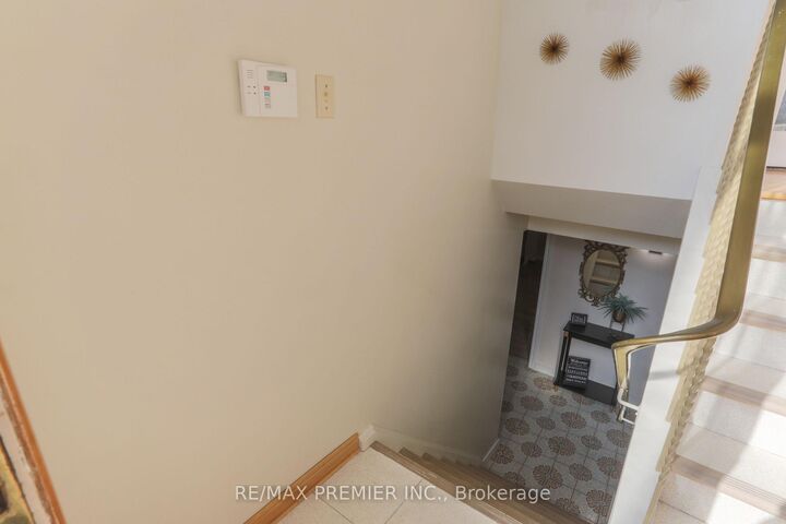 Property Photo:  86 Harris Crescent Bsmt  ON L4L 1R9 