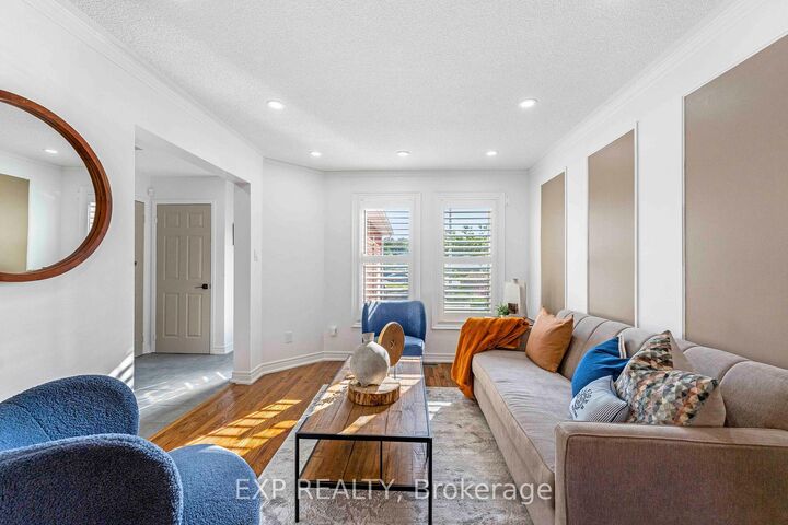 Property Photo:  42 Fieldnest Crescent  ON L1R 1Z6 