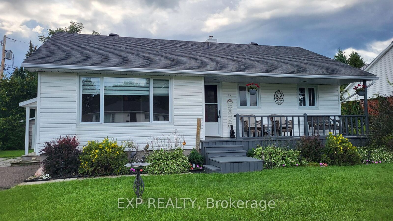 Property Photo: 101 Grant Boulevard ON K7V 2P3