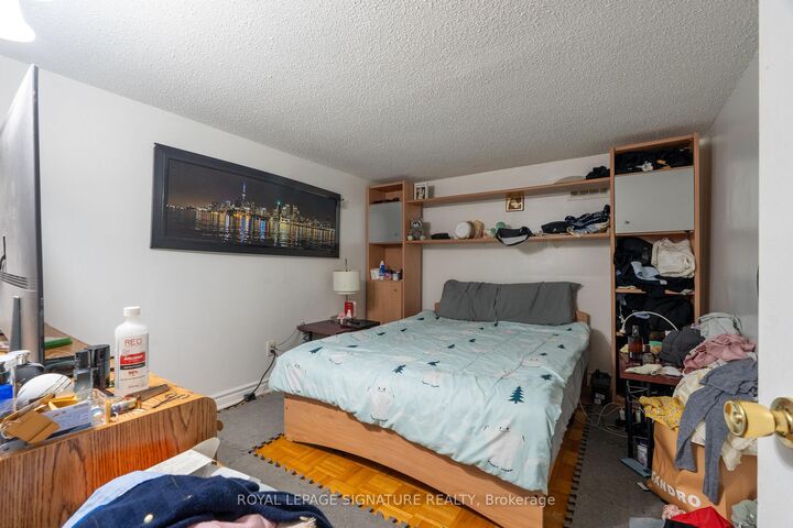 Property Photo:  674 Abana Road Room #1 &Amp #2  ON L5A 1H4 