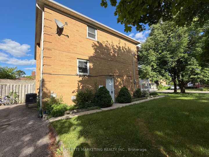 Property Photo:  229 Zelda Crescent Lower  ON L4C 2Y7 