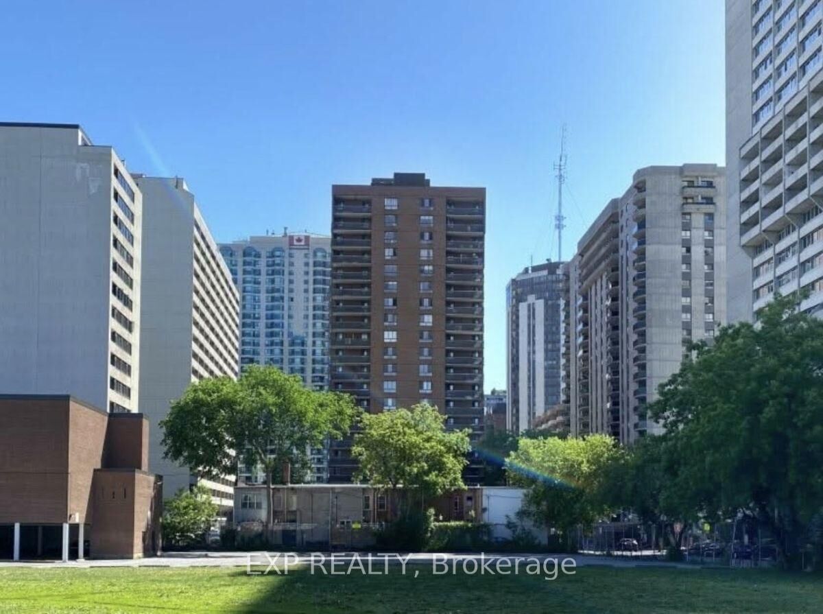 Property Photo: 475 Laurier Avenue W 1708 ON K1R 7X1
