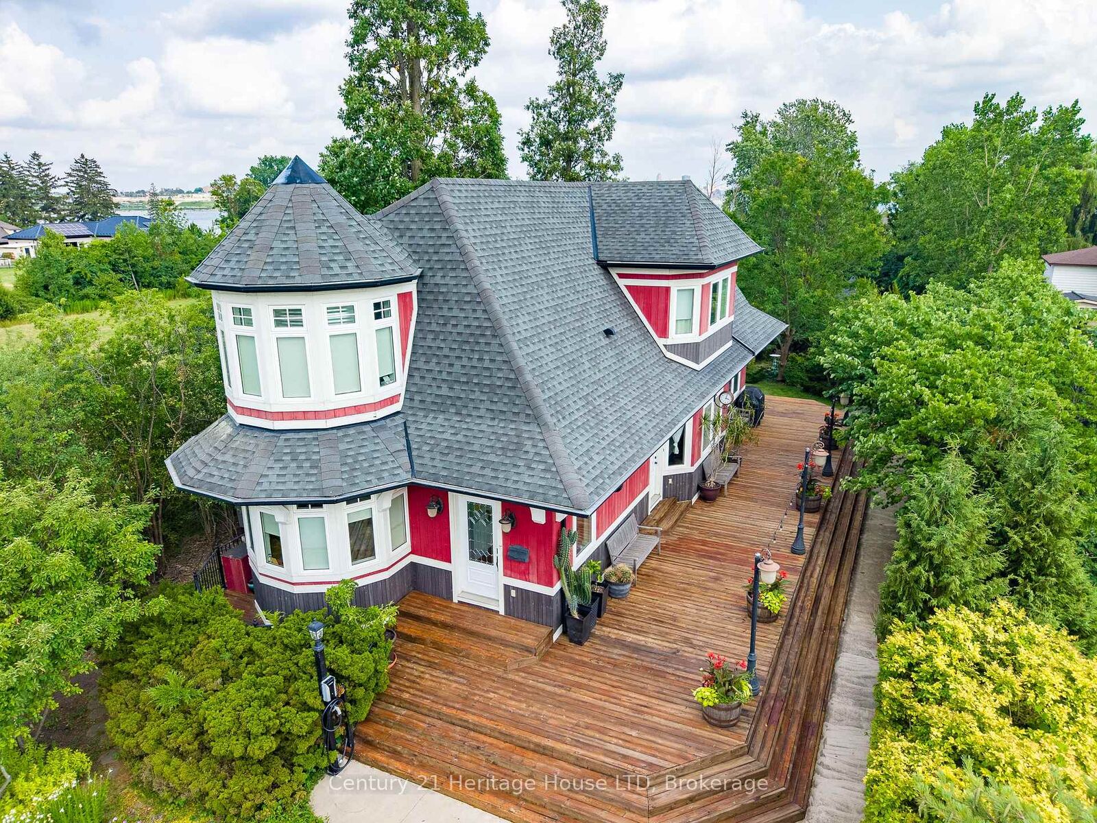 Photo de la propriété: 134 Albany Street ON L2A 1L6