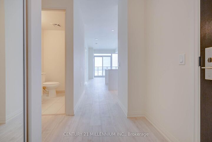 Property Photo:  9000 Jane Street 1120  ON L4K 0M6 