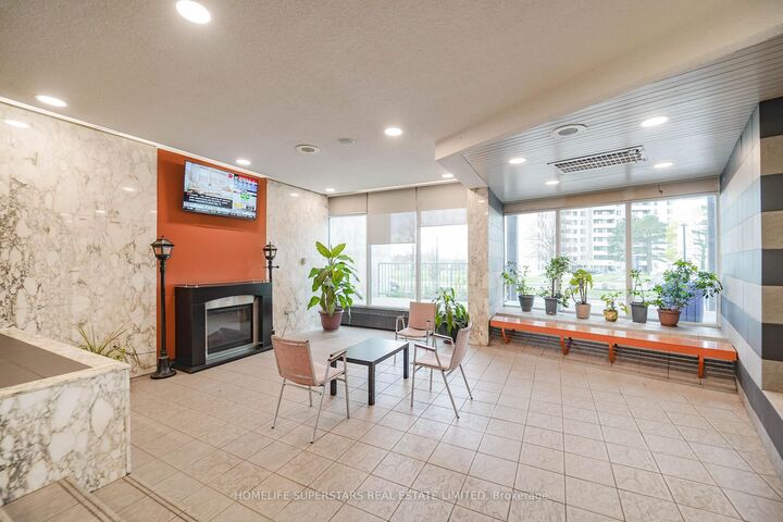 Property Photo:  5 San Romano Way 705  ON M3N 2Y4 