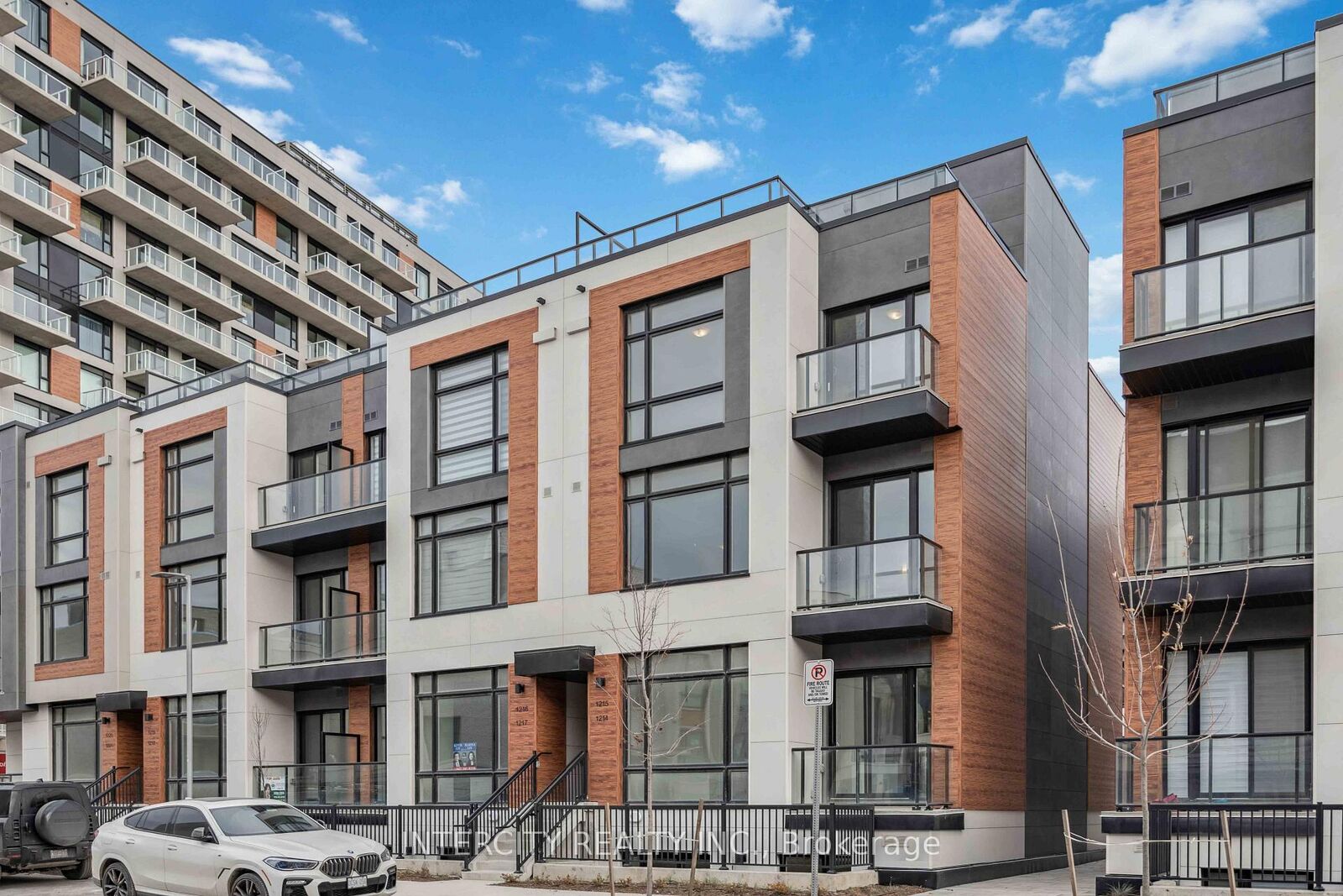 Property Photo:  8 David Eyer Road 1215  ON L4S 0N3 
