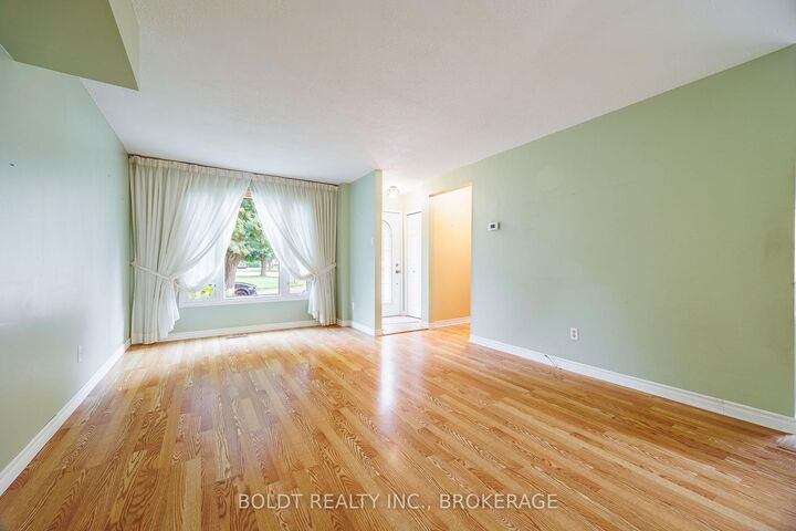 Property Photo: 50 Silvan Drive ON L3C 6C3