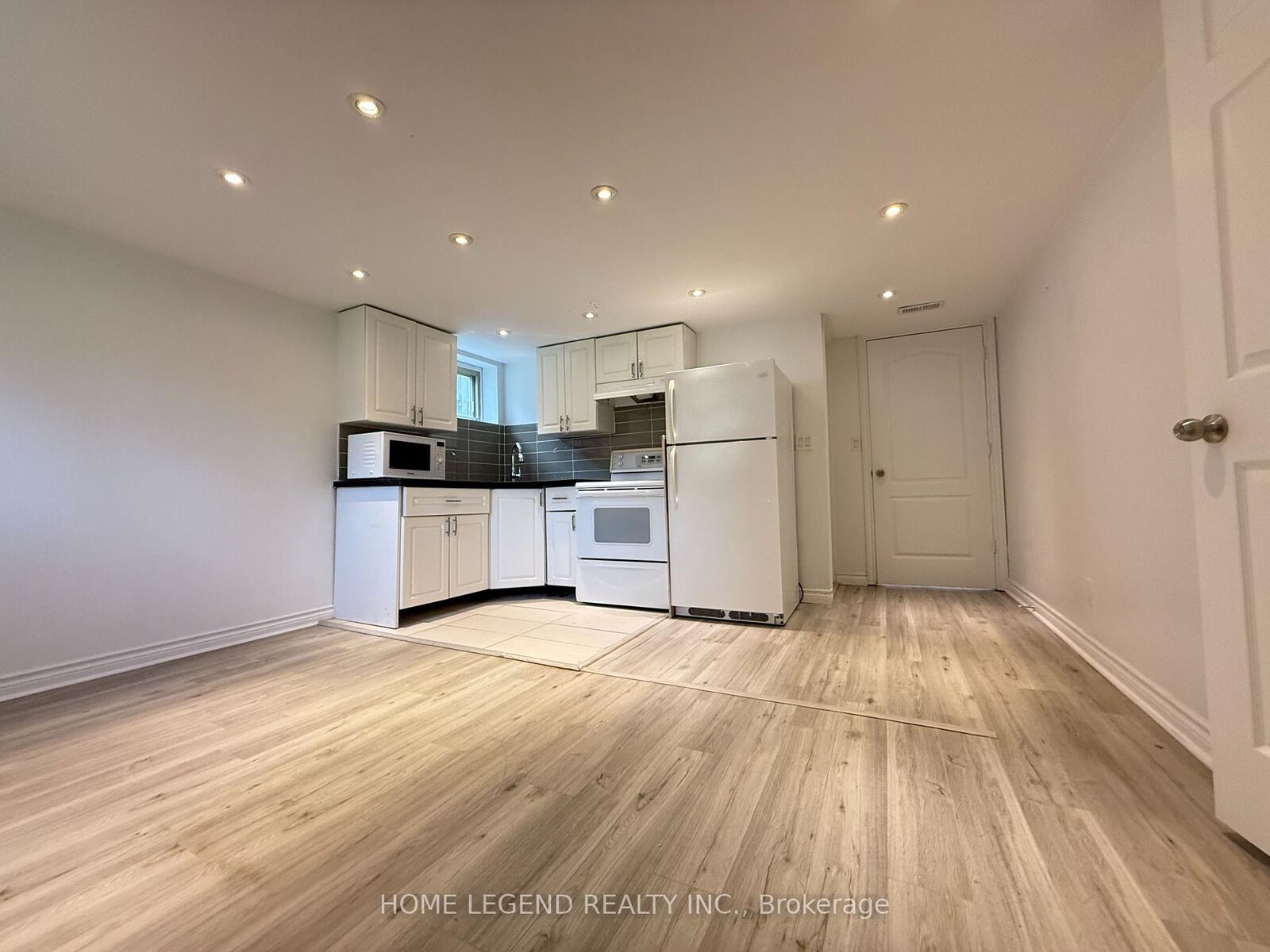 Property Photo:  427 Taylor Mills Unit B Drive S Bsmt  ON L4C 2T3 