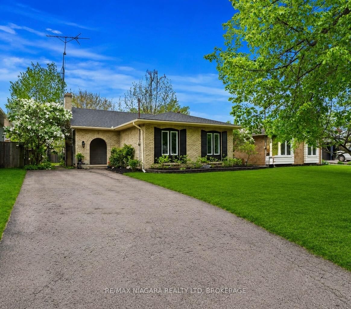 Property Photo:  7 Ameer Drive  ON L2N 3S9 