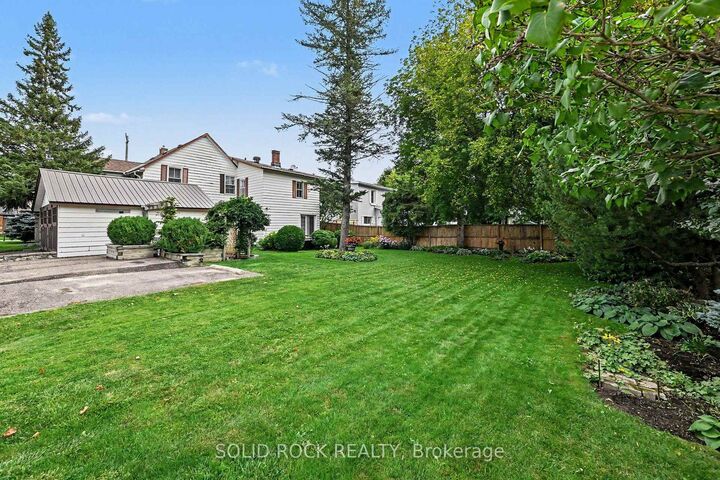 Property Photo:  85 Renfrew Avenue W  ON K7V 2Y3 