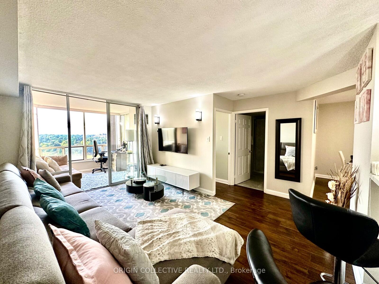 Property Photo:  24 Hanover Road 905  ON L6S 5K8 