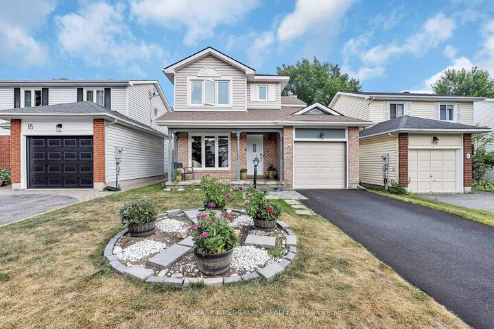 Property Photo:  16 Hawley Crescent  ON K2M 1T3 