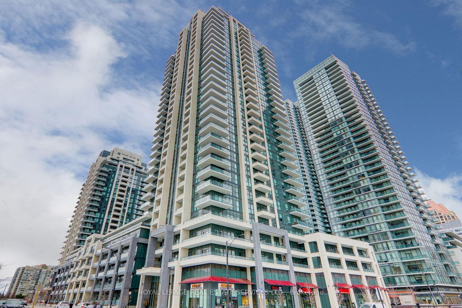 Property Photo: 4055 Parkside Village Drive 1816 ON L5B 0K8