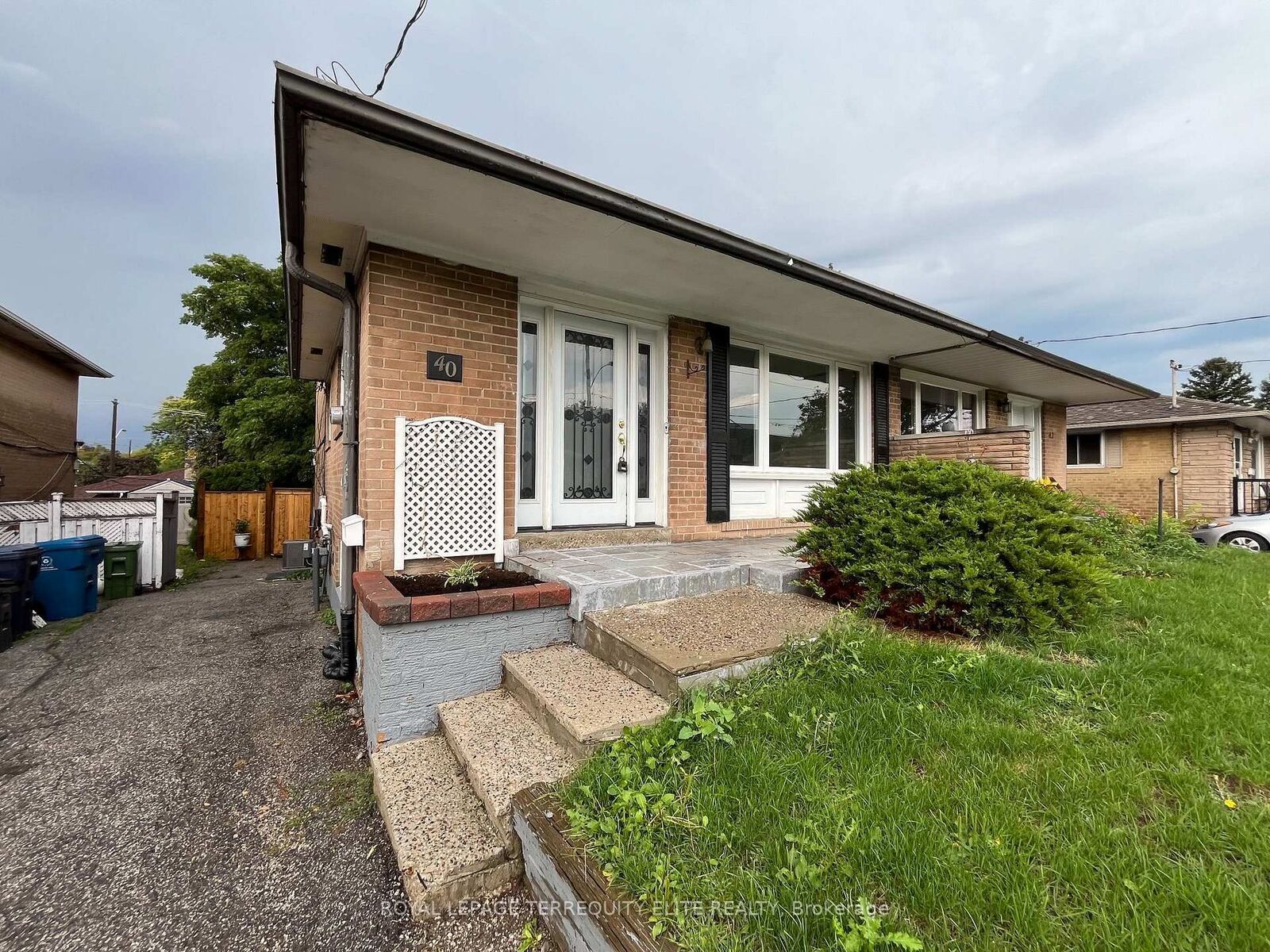 Property Photo:  40 Pender Crescent Lwr  ON M1T 2M7 