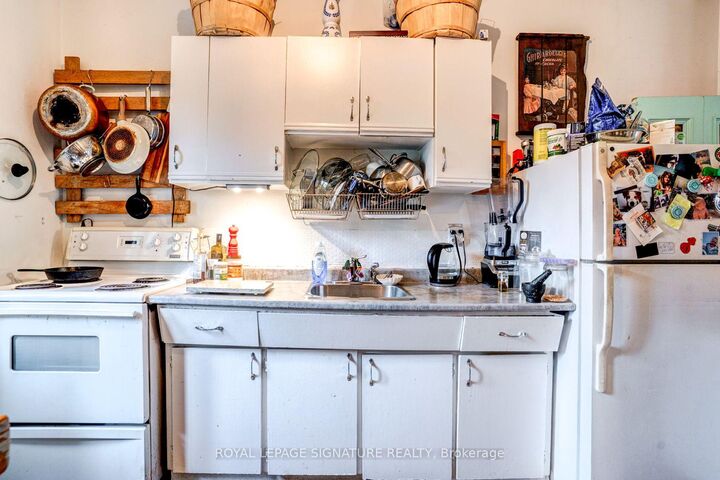 Property Photo:  930 King Street W  ON M5V 1P5 