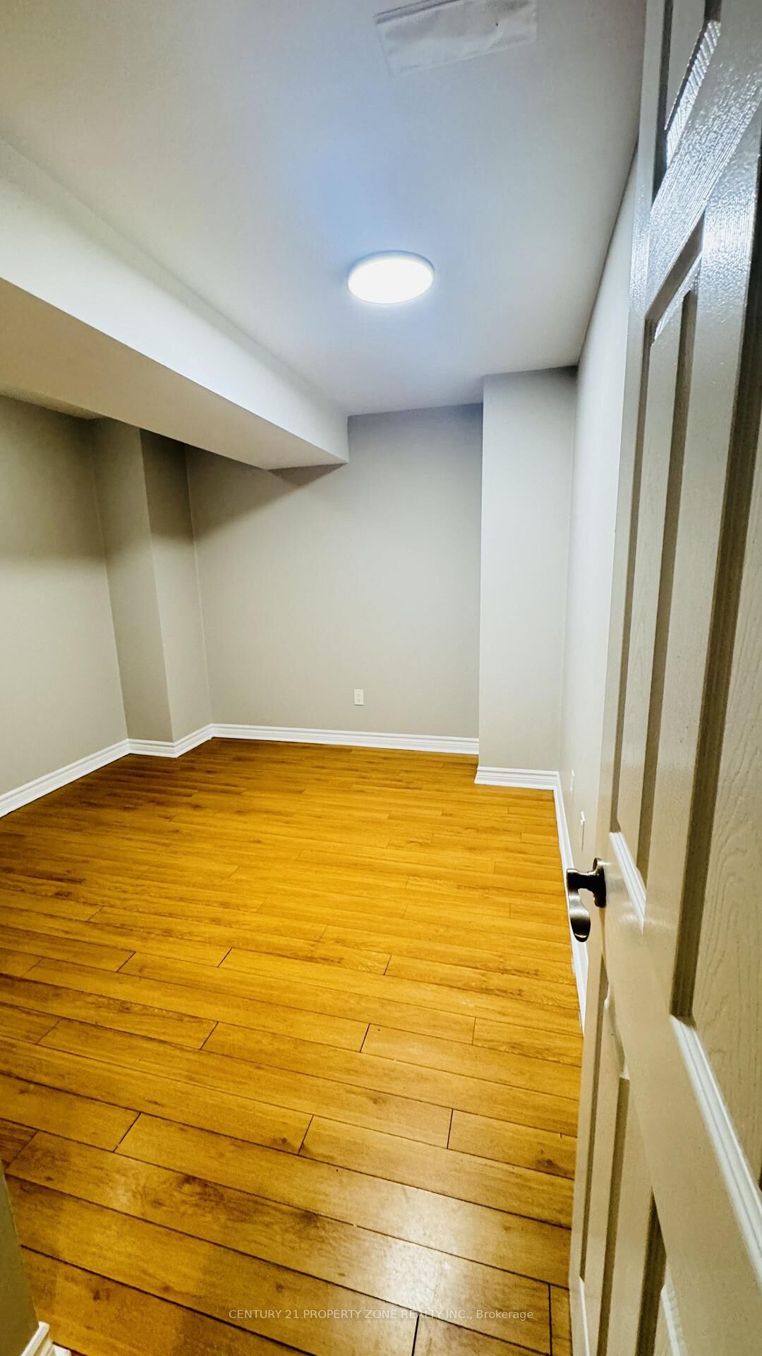 Property Photo:  887 Bennett Boulevard  ON L9T 6X5 