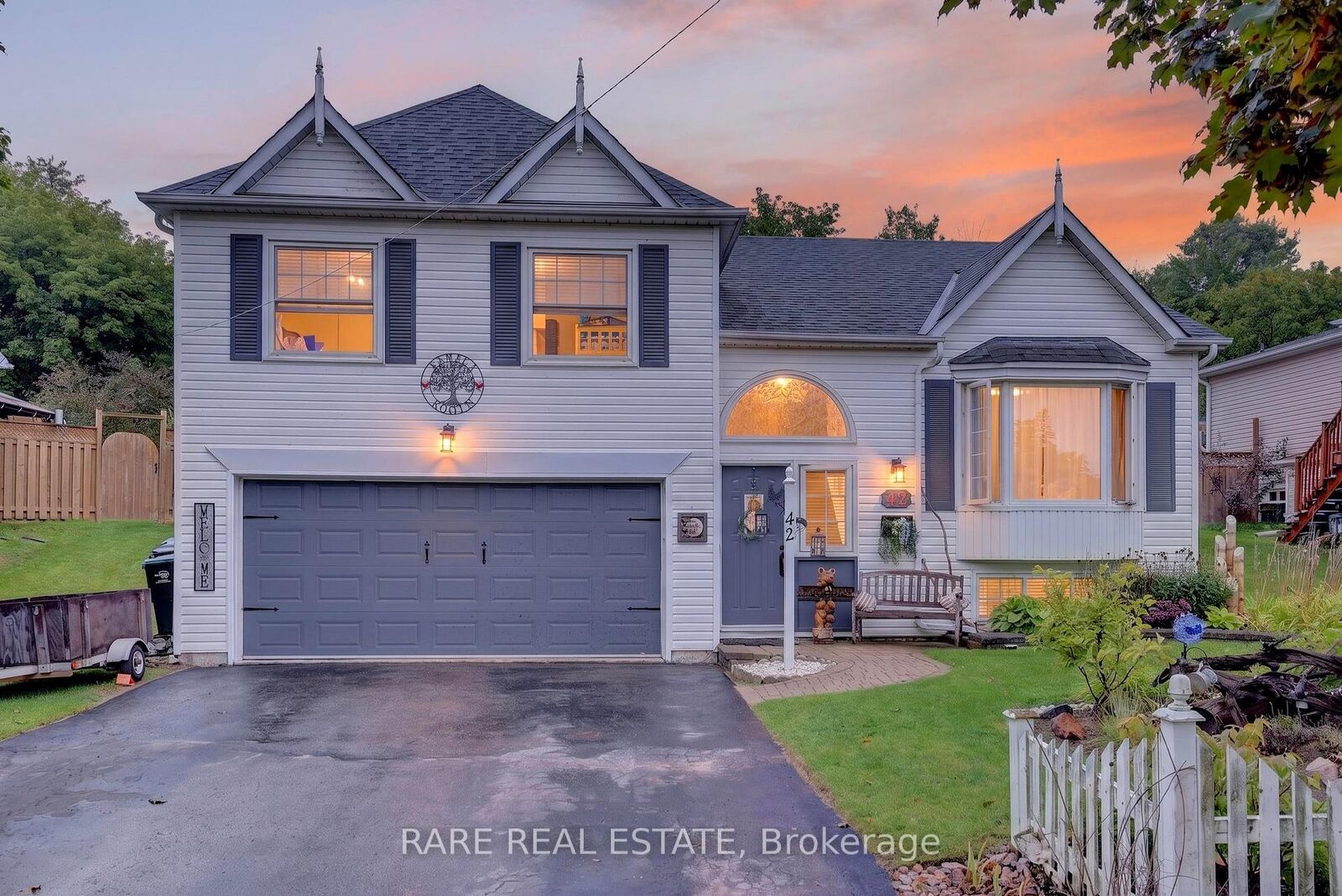 Property Photo:  42 Michael Street  ON L0M 1B5 