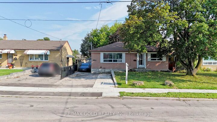 Property Photo: 3352 Etude Drive ON L4T 1T3