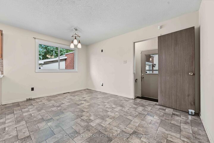 Photo de la propriété:  1349 Belcourt Boulevard S  ON K1C 1L8 