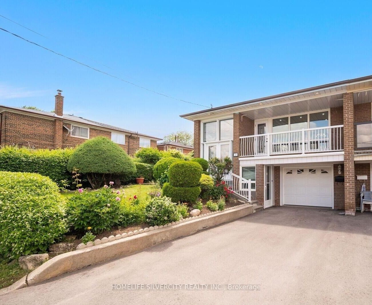 Property Photo:  48 Sorlyn Avenue  ON M6L 1H8 