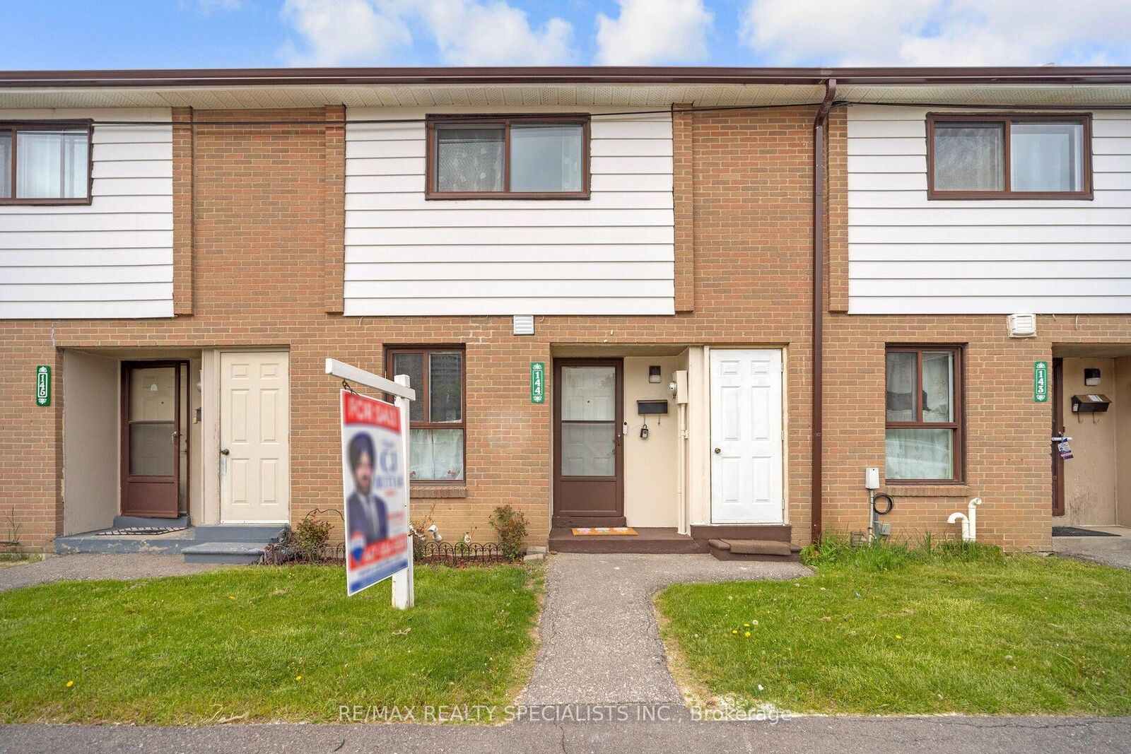 Property Photo:  144 Fleetwood Crescent  ON L6T 2E6 